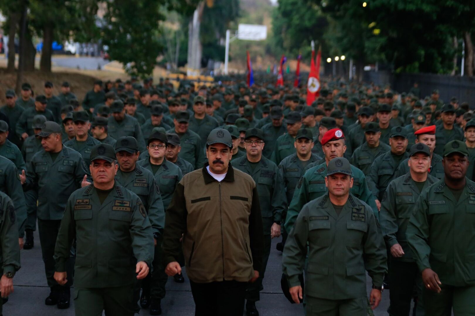 LealesSiempreTraidoresNunca - Noticias y Generalidades - Página 39 020519-maduro-militares