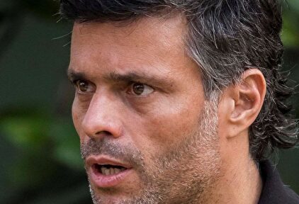 Leopoldo López se encuentra dentro de la embajada de España en Caracas. |  EFE