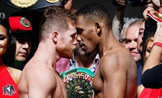 Canelo Álvarez y Daniel Jacobs, a empujones tras el pesaje