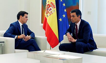 Pedro Sánchez y Albert Rivera, durante su reunión de este martes en La Moncloa. |  EFE