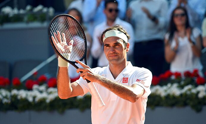 Roger Federer celebrando su victoria ante Gael Monfils en el Mutua Madrid Open del año pasado. |  EFE