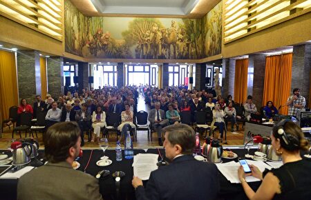 Aspecto que presentaba el patio de butacas del Real Casino de Tenerife a primera hora de la mañana |  LD/D. Alonso