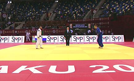 El insólito momento en el que un judoka es descalificado al caer su móvil
