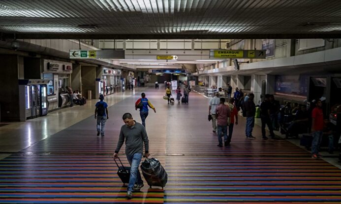 Viajeros en un aeropuerto |  EFE