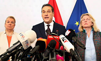Heinz-Christian Strache anunciando su dimisión. |  EFE