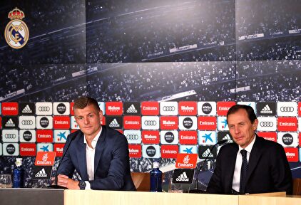 Toni Kroos junto a Emilio Butragueño. |  EFE