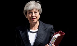 May, saliendo este miércoles de su residencia oficial rumbo al Parlamento |  EFE