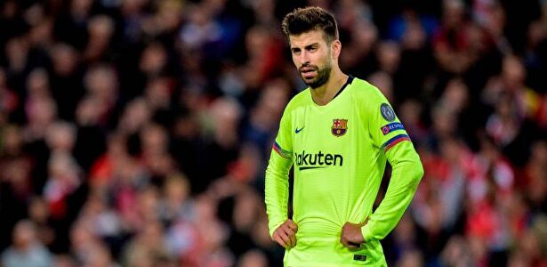 Gerard Piqué, durante el partido contra el Liverpool en Anfield. | EFE