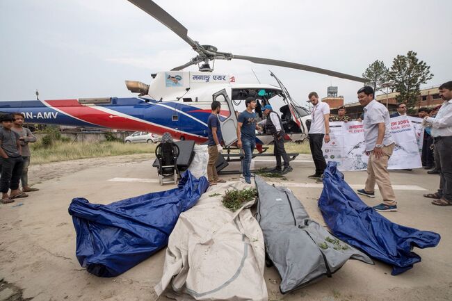 La montaña más terrorífica del mundo (no es el Everest) 2405-helicoptero-everest