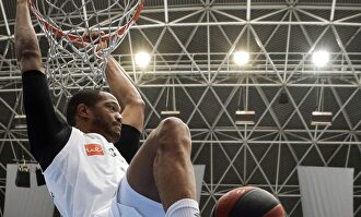 Anthony Randolph, durante el encuentro ante Gipuzkoa Basket. |  EFE