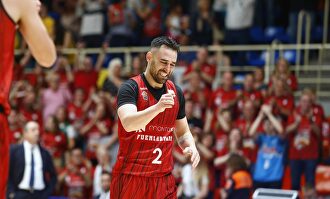 Marko Popovic, con lágrimas en los ojos por su retirada |  ACB Photo / Emilio Cobos