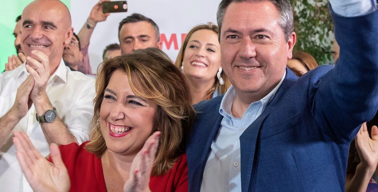 Susana Díaz y Juan Espadas celebran la victoria del segundo en las municipales |  EFE