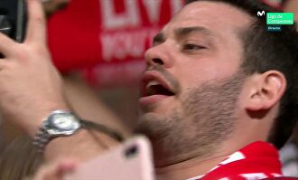 Así retumba el 'You'll never walk alone' en el cielo de Madrid