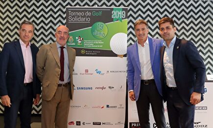 Míchel (2d) y David Aganzo (d), padrinos del Torneo de Golf Solidario de los exjugadores del Real Madrid. |  Asociación Ex Jugadores del Real Madrid