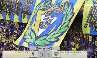 El Extremadura manda su triunfo al cielo para Reyes y destrona al Cádiz (0-1)
