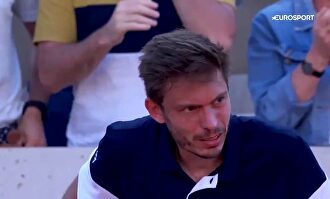 La imagen de Roland Garros que emociona al mundo: el emotivo abrazo de su hijo tras una dura derrota