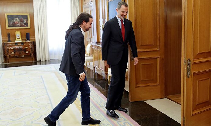 Pablo Iglesias junto al Rey en la Zarzuela | EFE