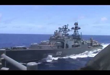 Destructores de EEUU y Rusia pasan rozándose