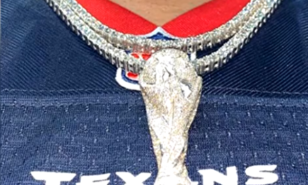 Nuevo colgante de Lucas Hernández. |  Twitter