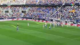 El Málaga consigue el tercer puesto tras ganar al Elche (3-0)