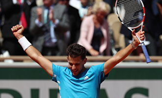 Dominic Thiem celebra su victoria ante Novak Djokovic. |  EFE