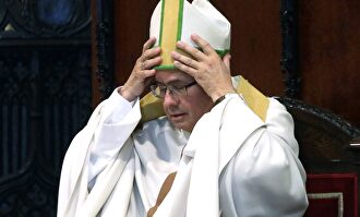 El nuevo Arzobispo de Tarragona, Joan Planellas, durante la ceremonia de Ordenación celebrada en la Catedral de la ciudad. |  EFE