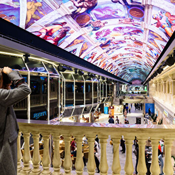 En el interior de un megacrucero: 19 pisos y miles de kilos de comida 