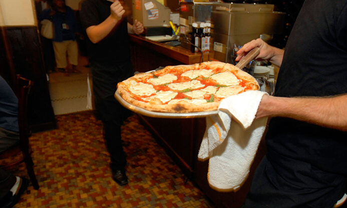 Más de 46.000 italianos han venido a España |  Alamy