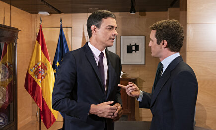 Pedro Sánchez y Pablo Casado. |  David Mudarra