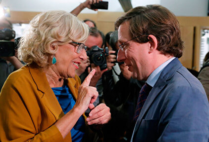 Carmena y Martínez Almeida este miércoles en el Ayuntamiento. |  EFE