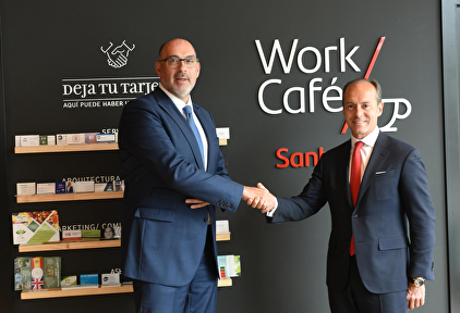 Los implicados escenificando el pacto |  Europapress