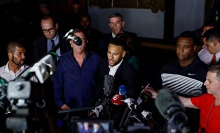 Neymar, en una comparecencia pública ante los medios. |  EFE