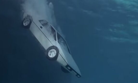 El Lotus Esprit en la película |  Youtube