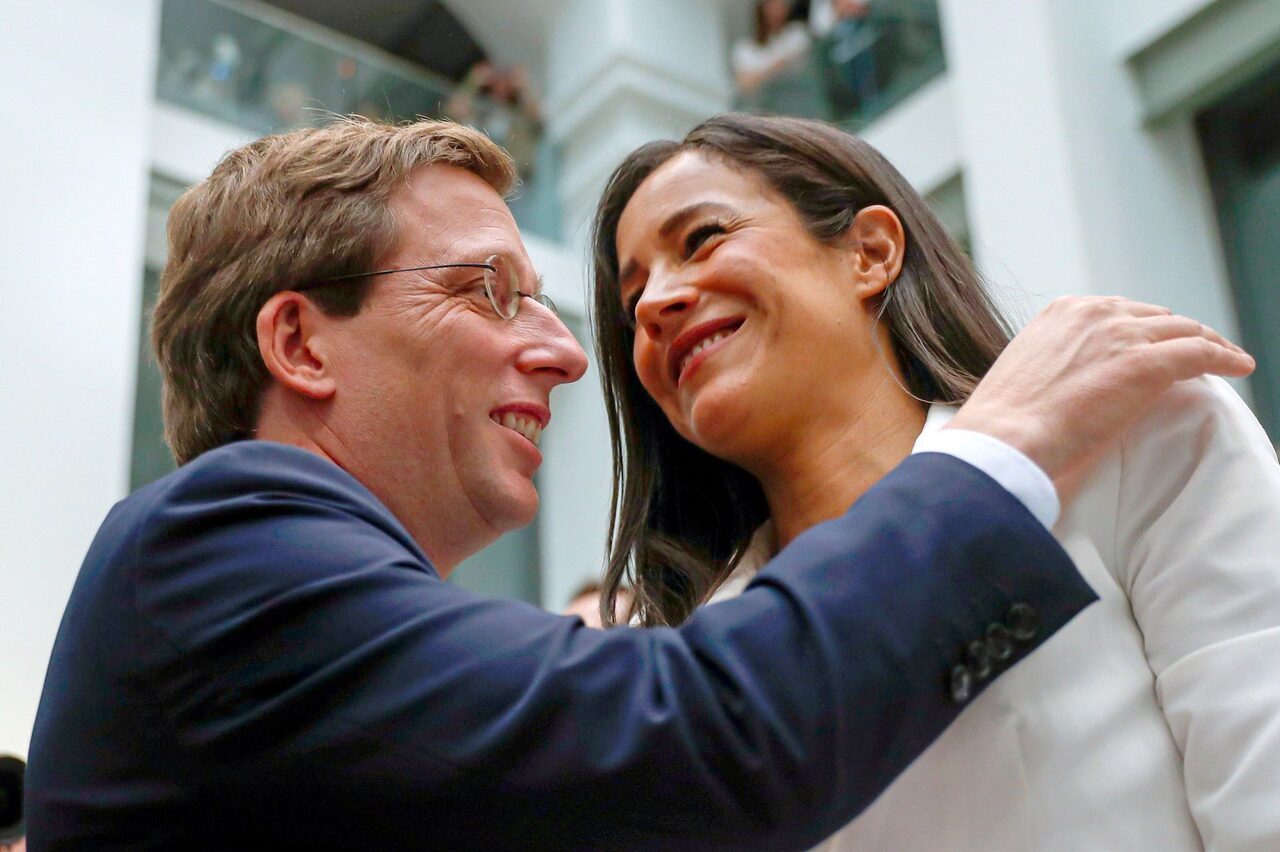 El alcalde de Madrid, José Luis Martinez Almeida, y la vicealcaldesa de Ciudadanos, Begoña Villacís. |  EFE