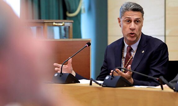 Albiol durante su intervención en el pleno. |  EFE