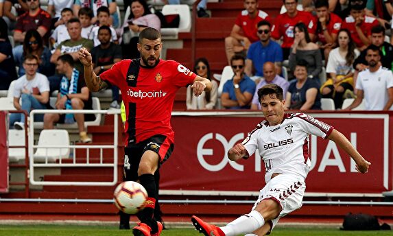 Jugadores del RCD Mallorca y Albacete durante el partido |  EFE