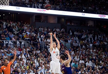 Carroll obra el milagro y pone al Madrid a un paso del título (81-80)