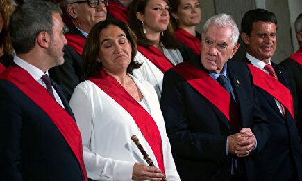 La alcaldesa de Barcelona, Ada Colau junto a Jaume Collboni y Ernest Maragall en su investidura |  EFE