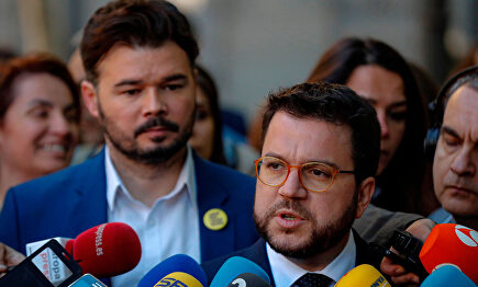 Aragonés y Rufián en un acto frente al Supremo. |  EFE