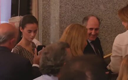 El rifirrafe entre la infanta Elena y su hija Victoria Federica por el tirante del sujetador