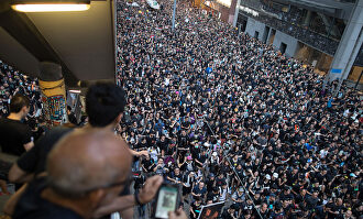 Una imagen de la gigantesca manifestación de este domingo en Hong Kong |  EFE