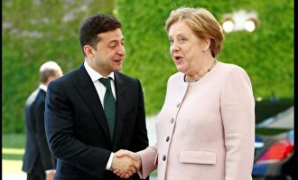 Merkel sufre unos violentos temblores en un acto oficial