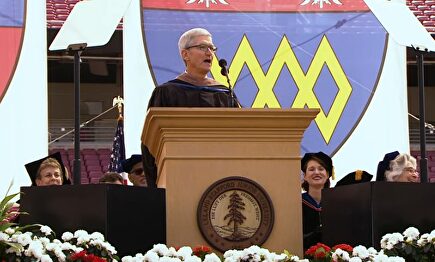 El CEO de Apple, Tim Cook, durante su discurso en la Universidad de Stanford. |  Imagen TV