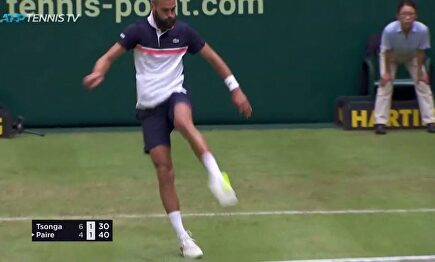 ¡Lo nunca visto!: Tsonga y Paire se ponen a jugar al fútbol tenis en pleno partido
