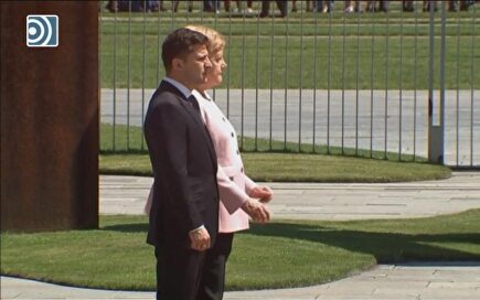 Merkel sufre unos violentos temblores en un acto oficial