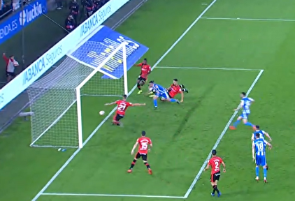 Polémica en el Depor-Mallorca: ¿traspasó el balón la línea en el gol de Quique?