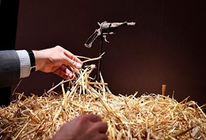 Vista del revólver de 7mm que presuntamente usó el pintor holandés Vincent van Gogh para suicidarse. |  EFE