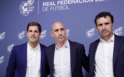 Luis Rubiales (c), junto a Robert Moreno (i) y José Francisco Molina. |  EFE