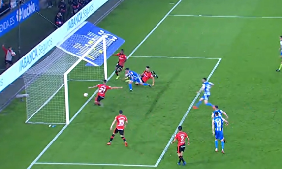 Polémica en el Dépor-Mallorca: ¿traspasó el balón la línea en el gol de Quique?