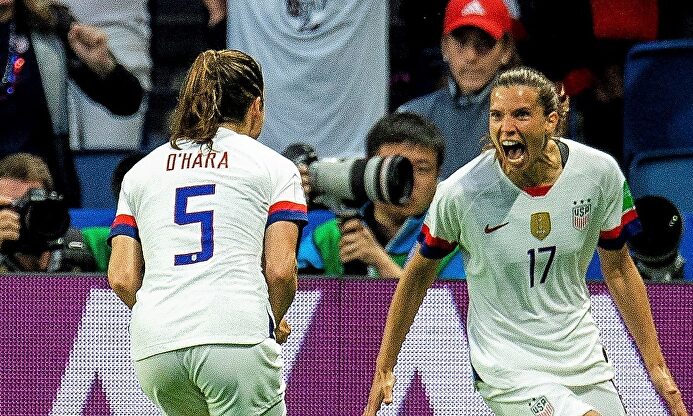 Tobin Heath (d) celebra junto a O'Hara su gol ante Suecia. |  EFE